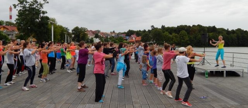 Zatańczyli na promenadzie