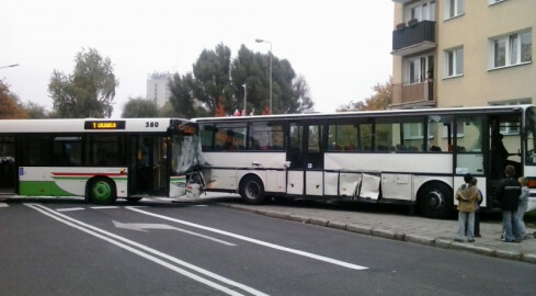 Wypadek autobusów - grafika