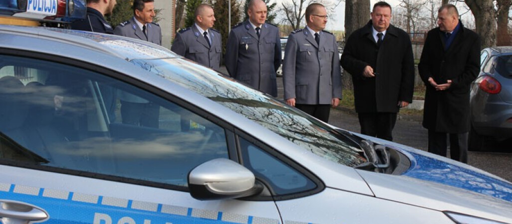 Nowy radiowóz pod choinkę. Czym będą jeździć policjanci z Trzcianki?