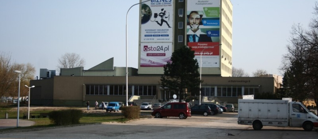 Na remont parkingu przy Inwest Parku jeszcze poczekamy