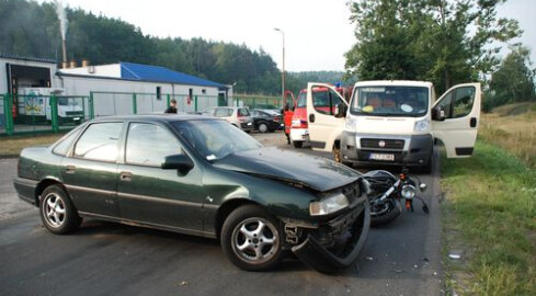 Wypadek pod Czarnkowem. Ranny motocyklista - grafika