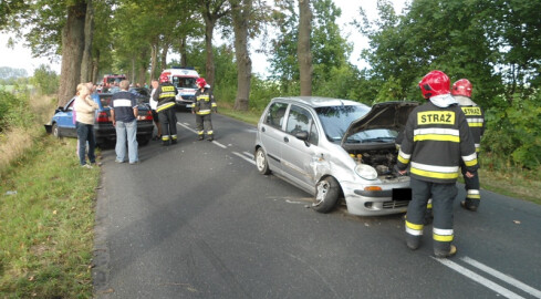 Daewoo i skoda zderzyły się na prostej drodze - grafika