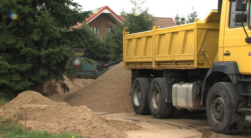 Uciążliwa produkcja w centrum osiedla - grafika