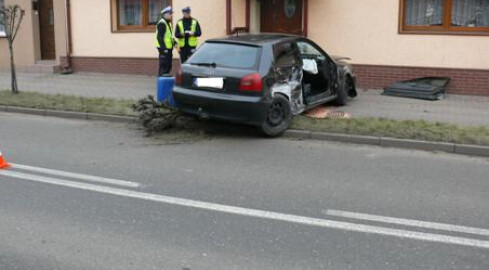 Kierowca bez prawa jazdy wjechał w dom - grafika