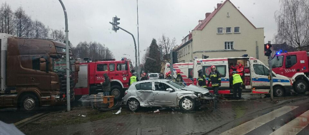 Wypadek na skrzyżowaniu al. Niepodległości i Koszalińskiej