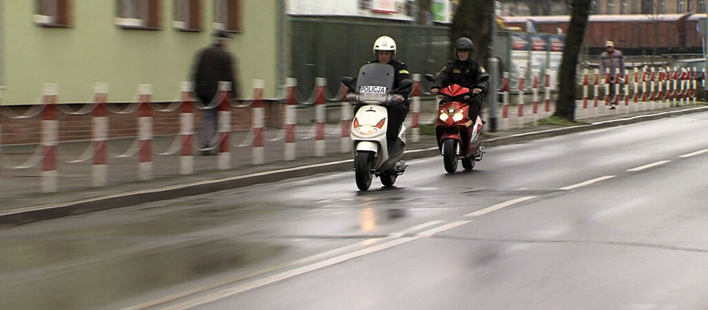 Strażnicy z policjantami na patrolach