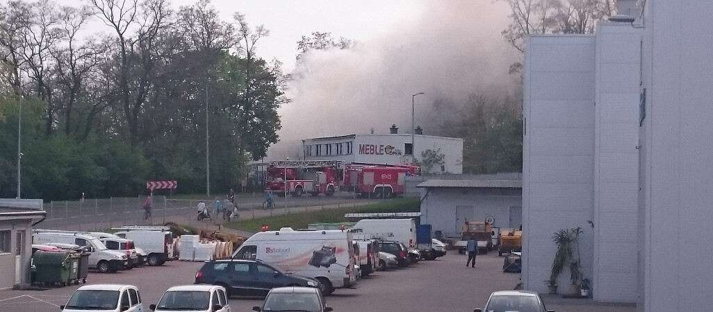 Pożar w dawnej fabryce mebli