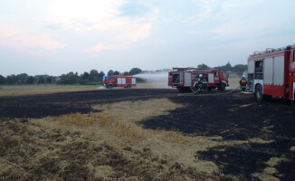 Pożar ścierniska. Zapalił się też samochód