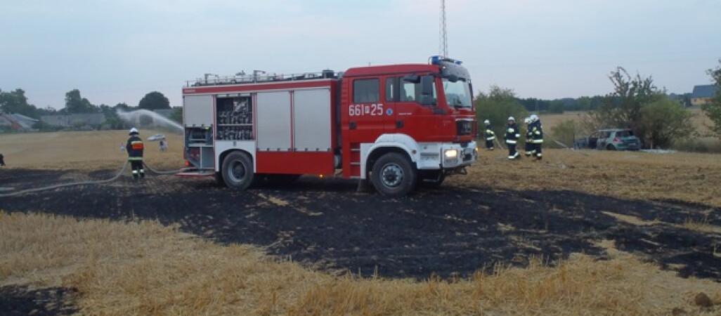 Pożar ścierniska. Zapalił się też samochód