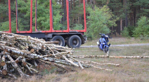 Pijany, motocyklem w naczepę - grafika