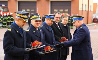 Nowe wozy i komory dymowe dla straży