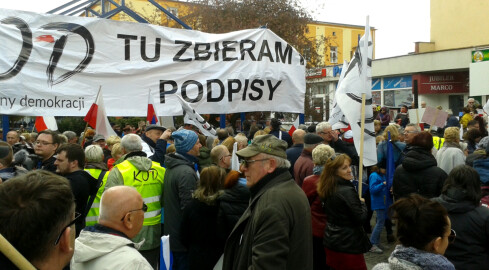 "Spokojnie i pokojowo" - manifestacja KOD w Pile - grafika