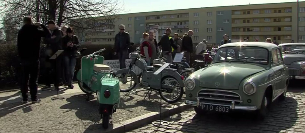 Zabytkowe samochody na ulicach Piły