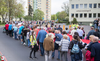 Rekord Guinnessa pobity! Flagę niosło 2,5 tys. osób!