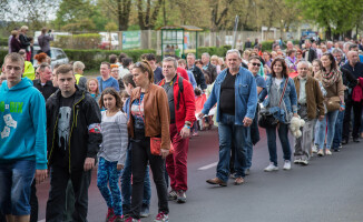 Rekord Guinnessa pobity! Flagę niosło 2,5 tys. osób!