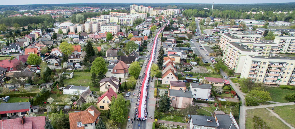 Rekord Guinnessa pobity! Flagę niosło 2,5 tys. osób!