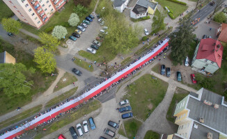 Rekord Guinnessa pobity! Flagę niosło 2,5 tys. osób!