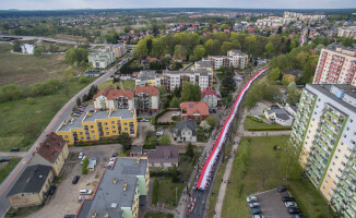 Rekord Guinnessa pobity! Flagę niosło 2,5 tys. osób!