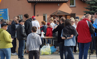 Rekord Guinnessa pobity! Flagę niosło 2,5 tys. osób!