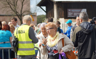 Rekord Guinnessa pobity! Flagę niosło 2,5 tys. osób!