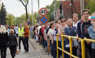 Rekord Guinnessa pobity! Flagę niosło 2,5 tys. osób!