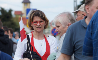 Rekord Guinnessa pobity! Flagę niosło 2,5 tys. osób!