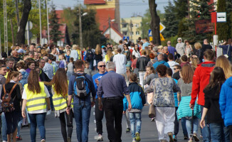 Rekord Guinnessa pobity! Flagę niosło 2,5 tys. osób!