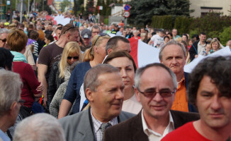 Rekord Guinnessa pobity! Flagę niosło 2,5 tys. osób!