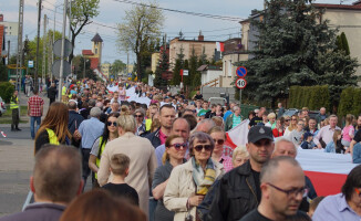 Rekord Guinnessa pobity! Flagę niosło 2,5 tys. osób!