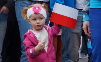 Rekord Guinnessa pobity! Flagę niosło 2,5 tys. osób!