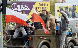 Rekord Guinnessa pobity! Flagę niosło 2,5 tys. osób!