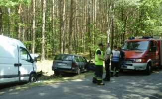 Wypadek pod Trzcianką. Zderzenie busa z osobówką