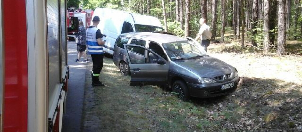 Wypadek pod Trzcianką. Zderzenie busa z osobówką