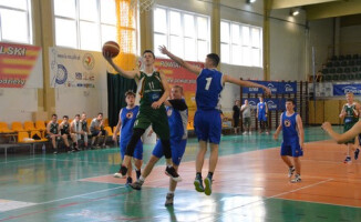 Basket podwójnym zwycięzcą w koszykarskim turnieju