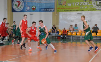 Basket podwójnym zwycięzcą w koszykarskim turnieju