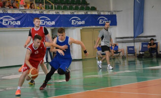 Basket podwójnym zwycięzcą w koszykarskim turnieju