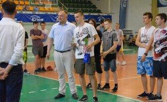 Basket podwójnym zwycięzcą w koszykarskim turnieju