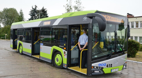 W autobusie zapłacisz kartą i naładujesz komórkę - grafika