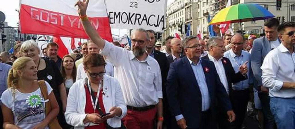 Lider KOD na manifestacji w Pile