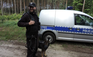 74-letni grzybiarz odnaleziony. Noc spędził w lesie