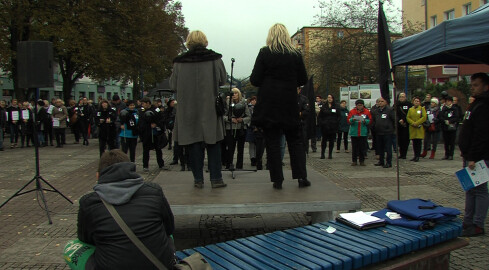 Czarny i biały protest po raz drugi w Pile - grafika