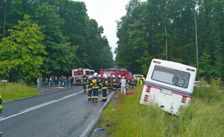 Wypadek dwóch autobusów i aut osobowych na K10