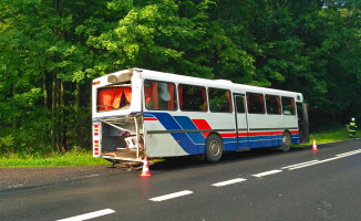 Wypadek dwóch autobusów i aut osobowych na K10