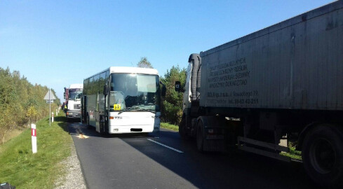 Wypadek autobusu wiozącego dzieci - grafika