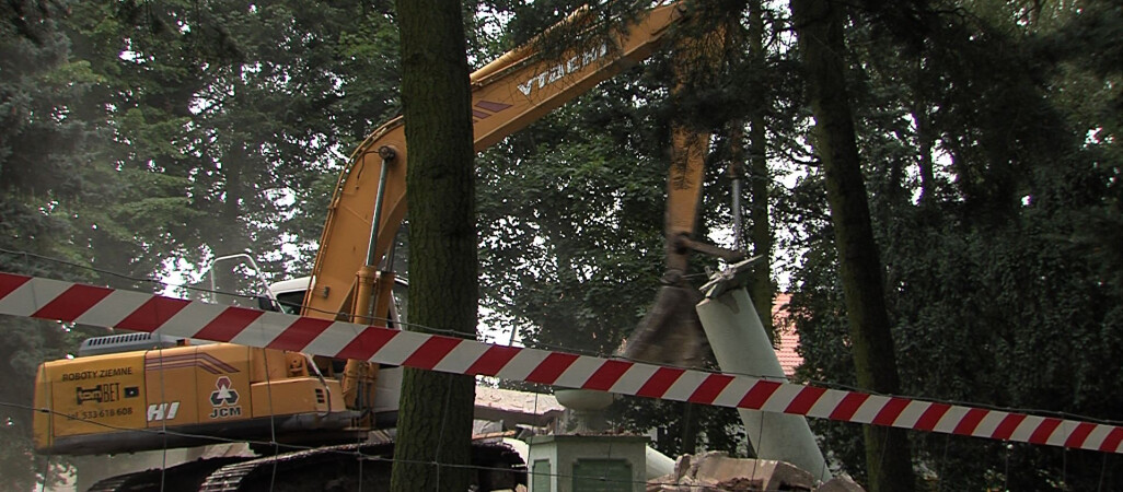 Zburzenie mauzoleum podzieliło społeczeństwo