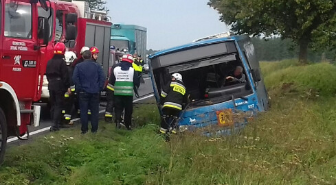 Ranne dzieci w wypadku autobusu na DK 10 - grafika