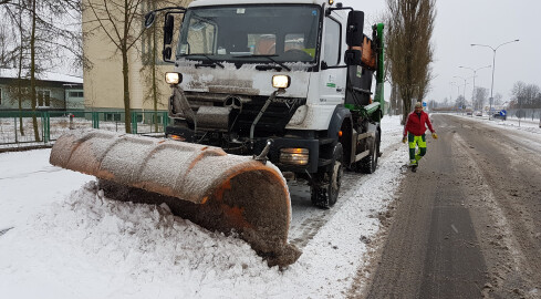 250 ton soli i 80 ton piasku na pilskich ulicach - grafika