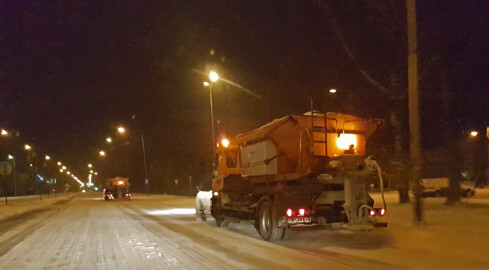 Znów akcja śliskie chodniki - Altvater odśnieża - grafika