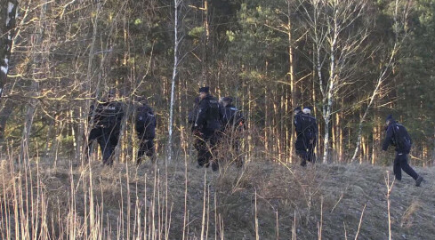 Policja wciąż szuka sprawcy napadu na sklep - grafika