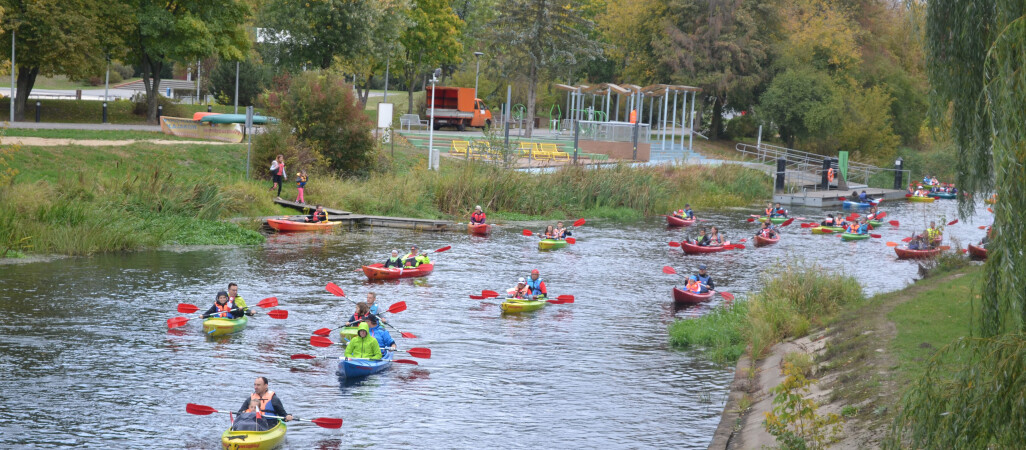 100 kajakarzy w niepodległościowym spływie